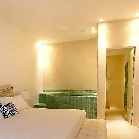 Allure Aparthotel 4*