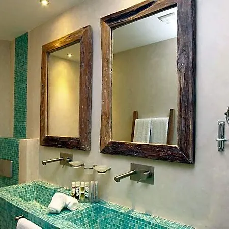 Allure Aparthotel 4*