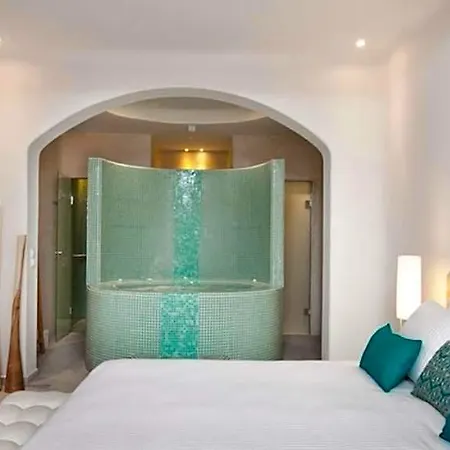 Allure Aparthotel Fira (Santorini)