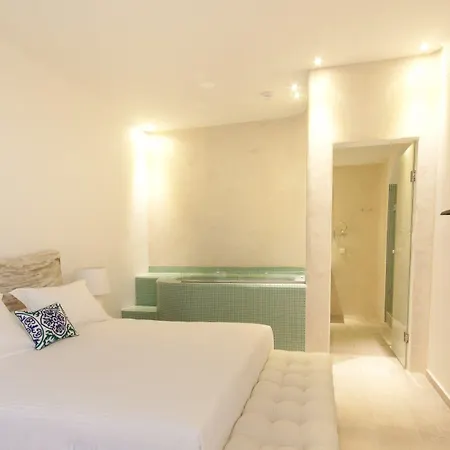 Allure 4* Fira (Santorini)