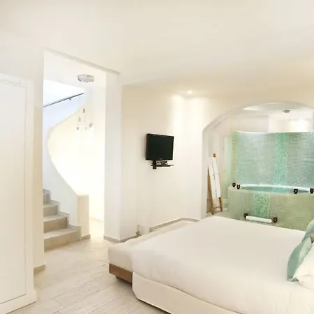 Allure Aparthotel Fira (Santorini)